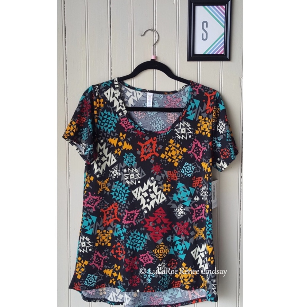 BNWT Lularoe Classic Tee